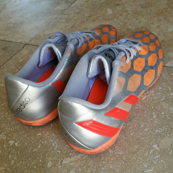 WoMen's AdidAs PreDit0 - Picture 6 of 7